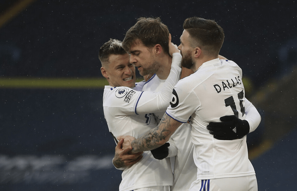  热刺防线送礼不断，利兹联逆转取胜终结五轮不胜  