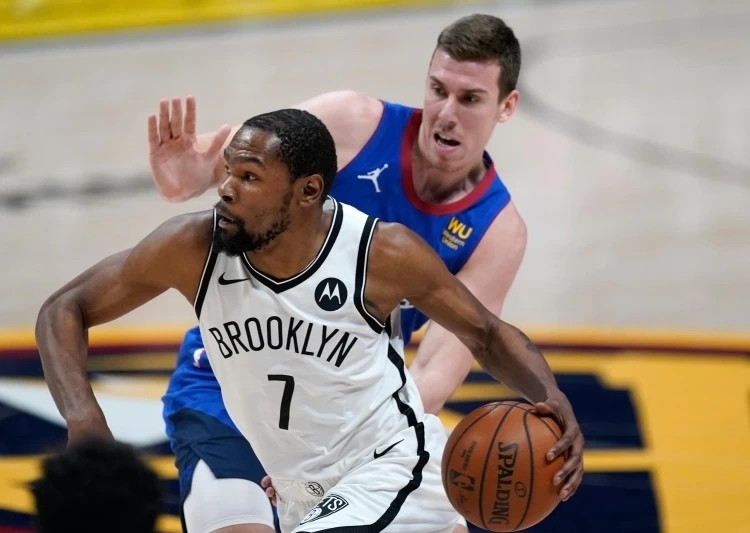  布伦森末节独揽十五分尼克斯逆转篮网冲击季后赛